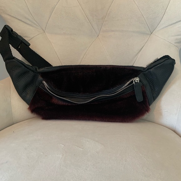 Leather and seal fur fanny pouch - Picture 3 of 4